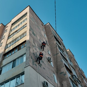 Комунальники Харкова завершили понад 95% ремонтів у житловому фонді за рік